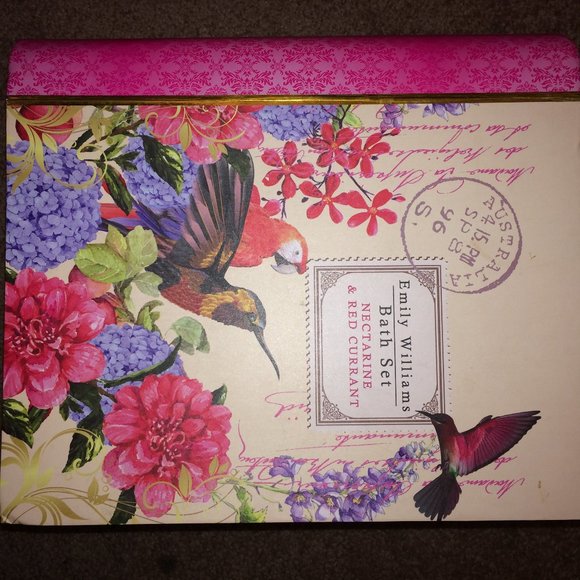 Emily Williams Nectarine & Red Currant Bath Set  - Picture 4 of 6